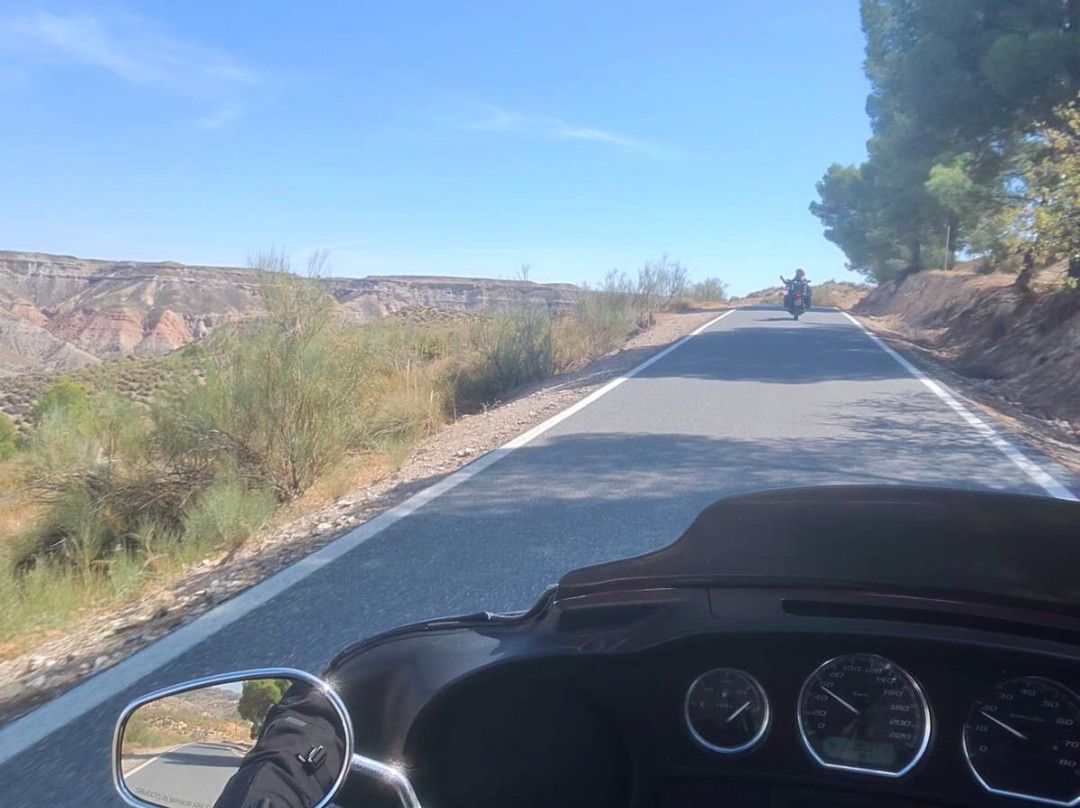 Rutas Moto Tours-萨洛夫雷尼亚必去景点