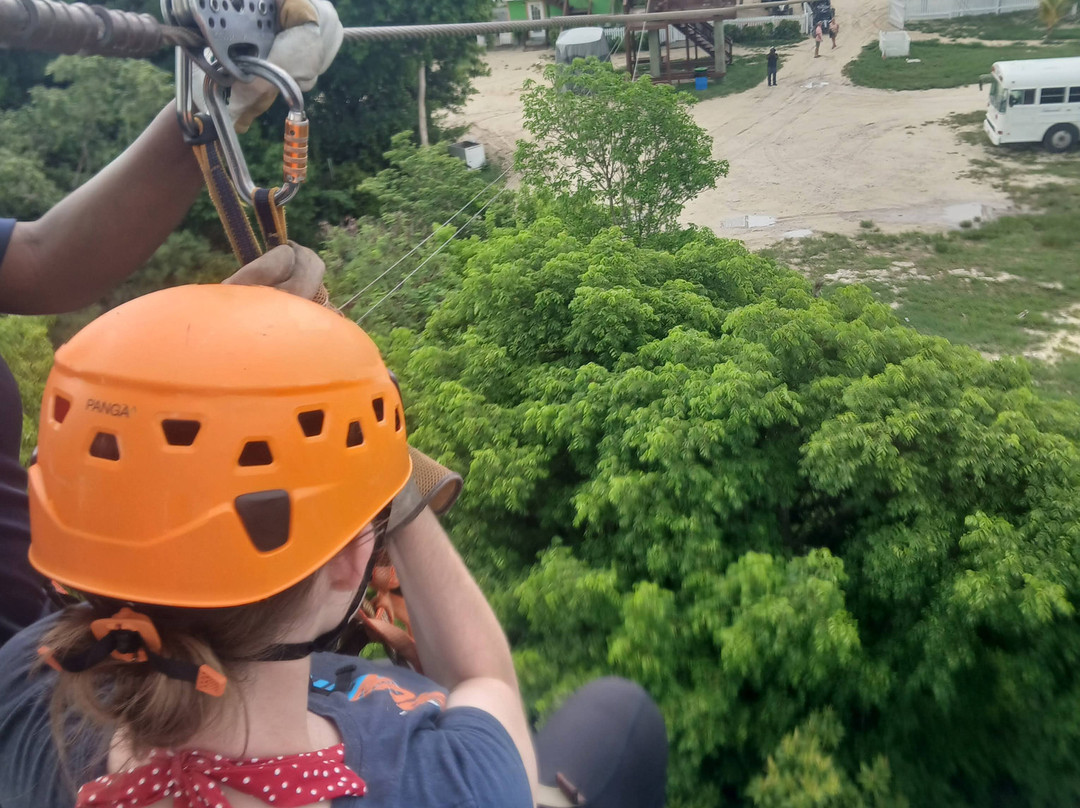 Pirate's Cove Zip Line and Water Park-弗里波特必去景点