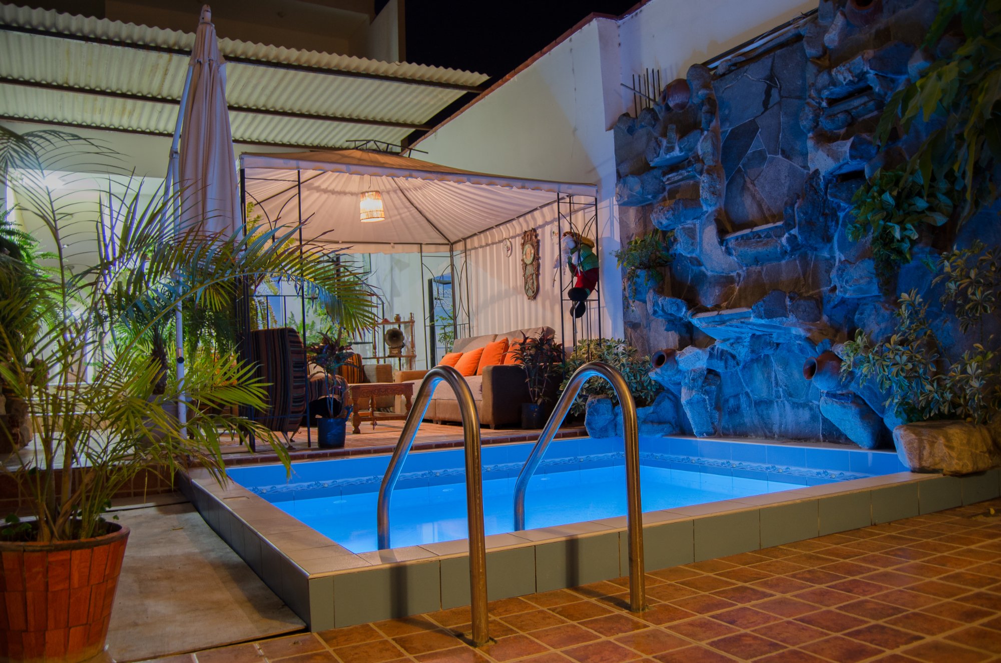 Hostal Latino-官方