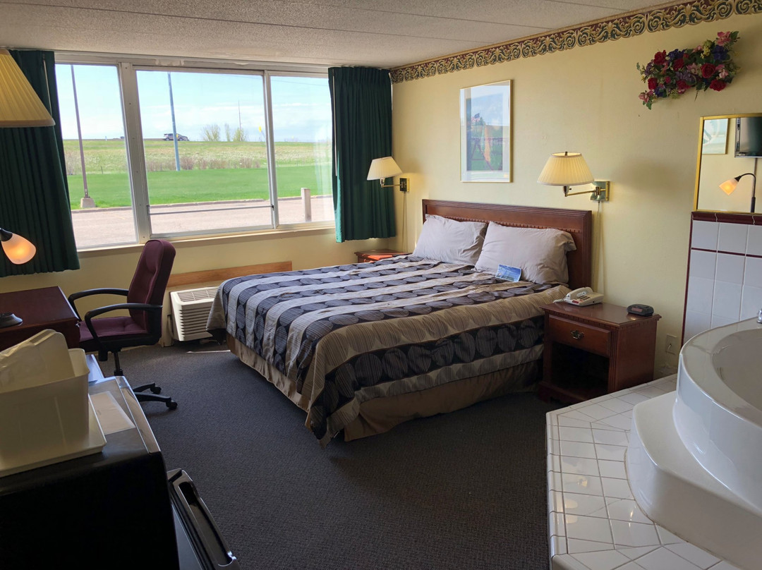 Norwood Inn & Suites Worthington