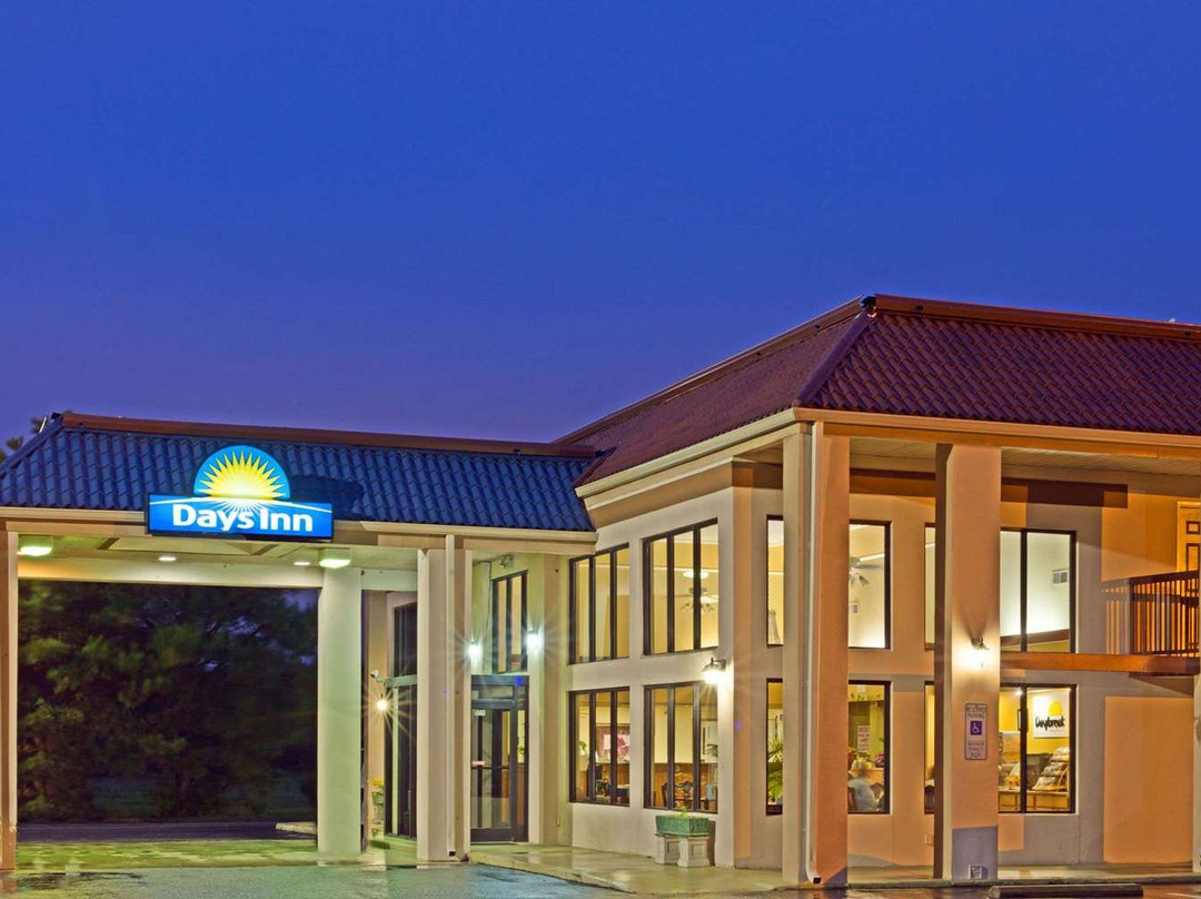 Days Inn by Wyndham Clinton