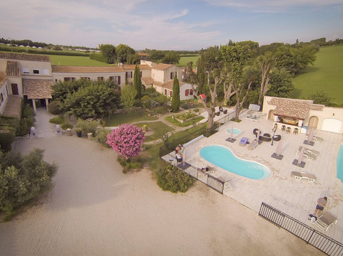 Raphele-les-Arles酒店住宿-Auberge du Mas de la Lafenière