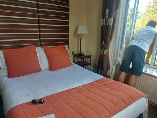 阿斯特利河畔酒店主图