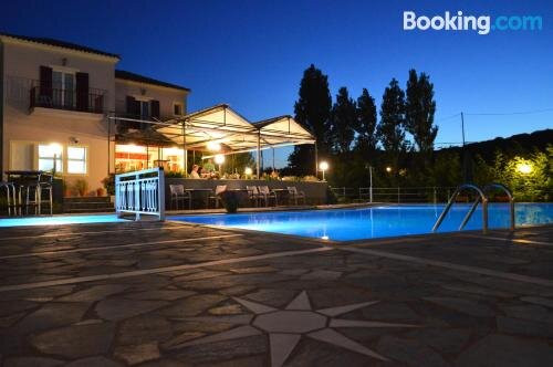 Skala Sikamineas酒店住宿-Tsipouri Gorgona