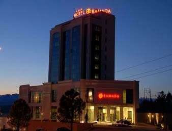 卡赫拉曼马拉什温德姆华美达广场酒店