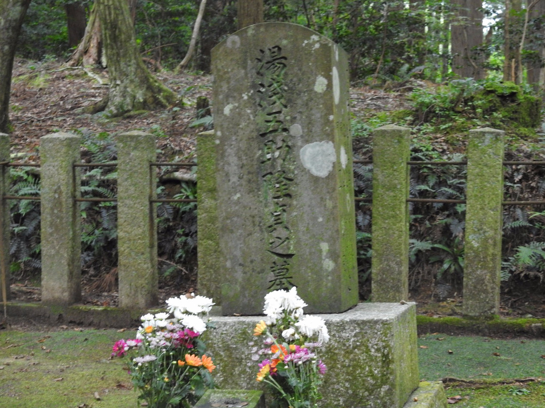 Yoshitsugu Otani Grave