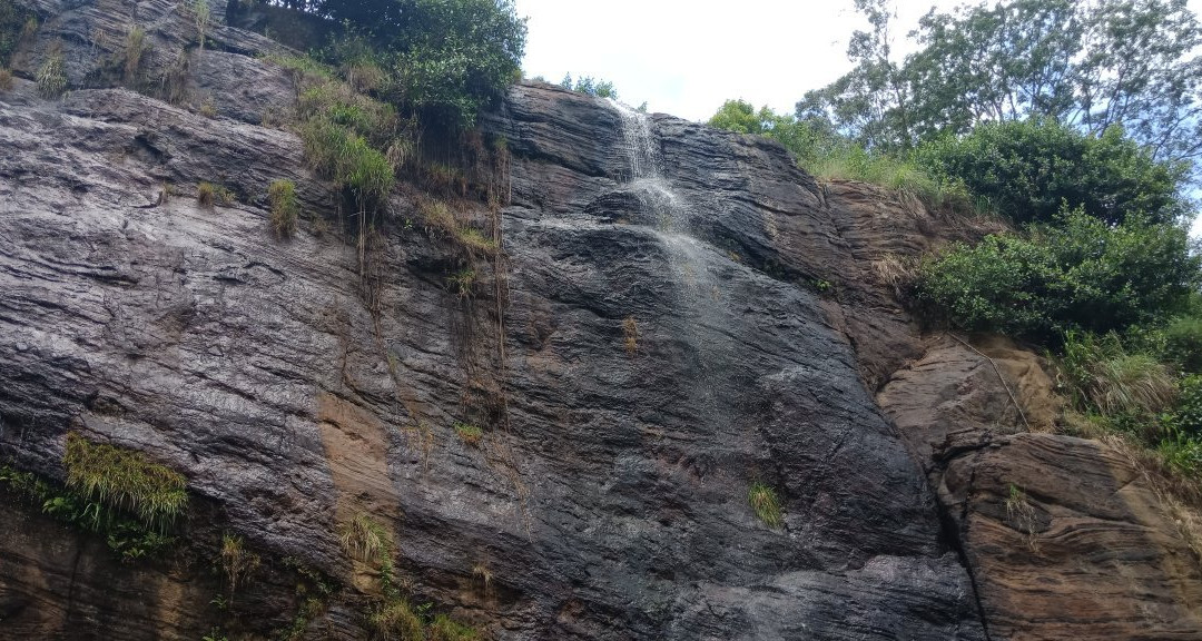 Jodu Ella Waterfall景点图片