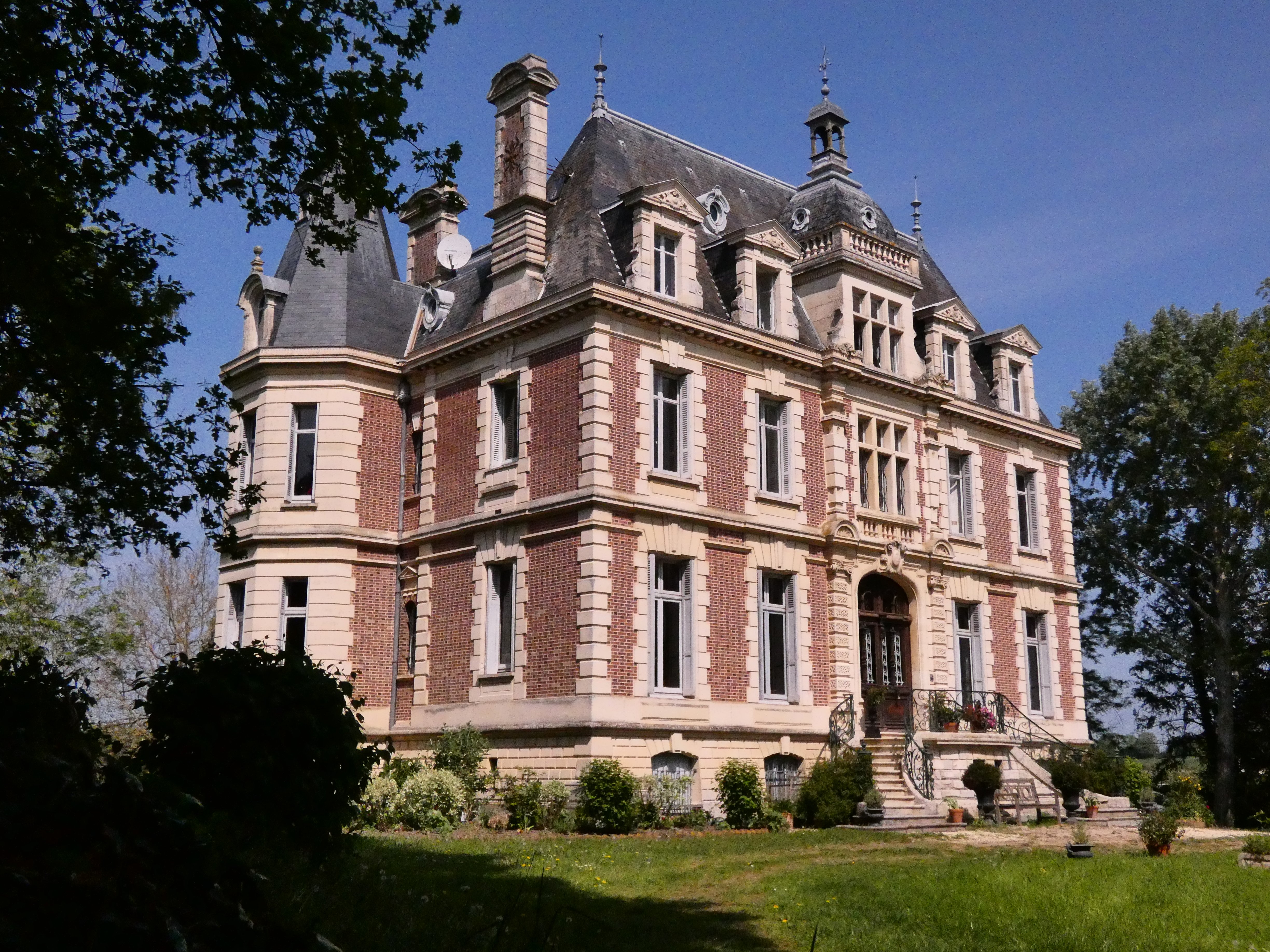 Chateau de Hieville-官方