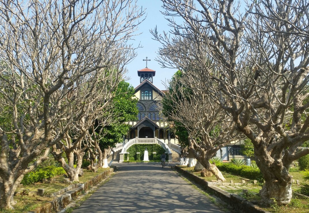 Bishop of Kontum's Building-昆嵩必去景点