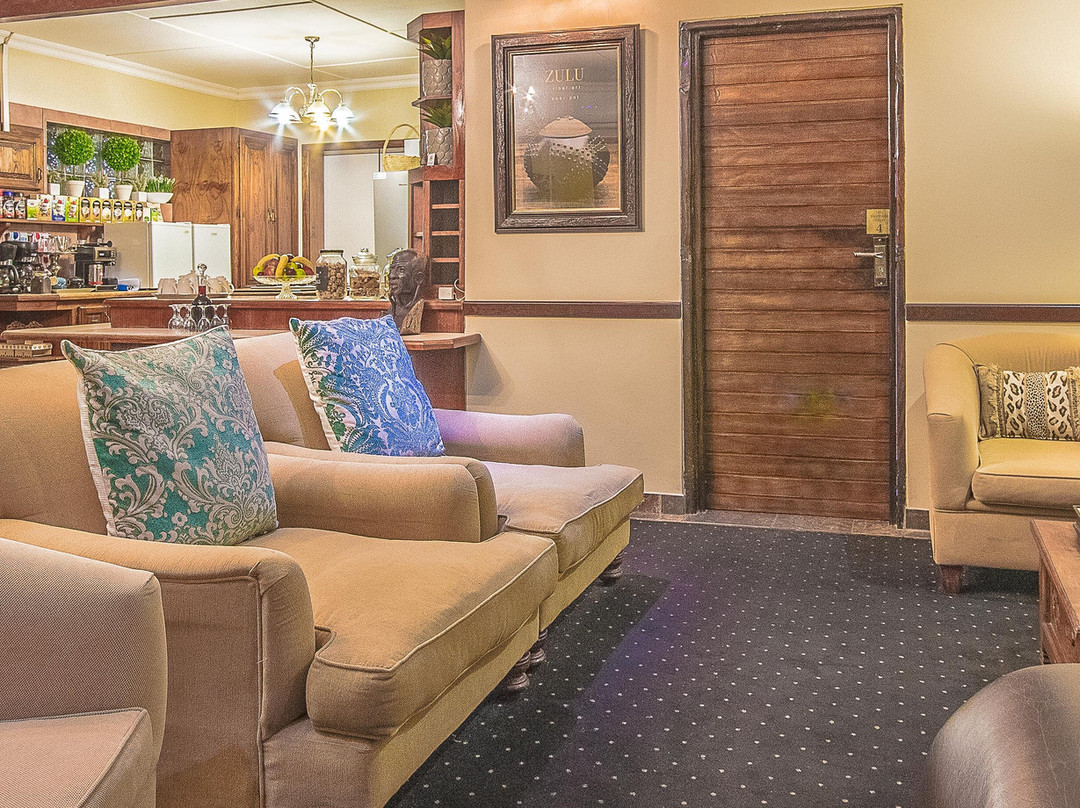 At Heritage House主图