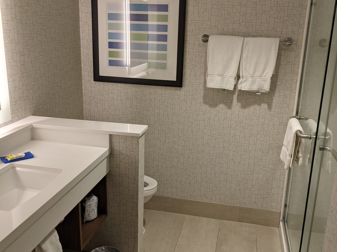 文图拉港快捷假日&套房酒店主图