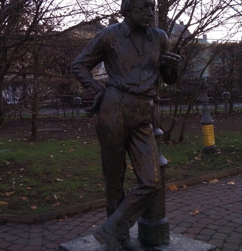 Szabó Lőrincz szobor景点图片