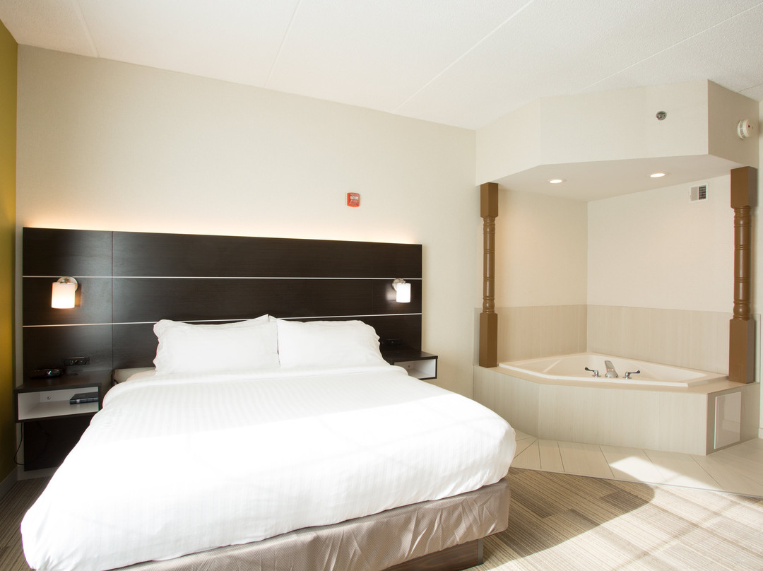 Holiday Inn Express & Suites Reading Airport, an IHG hotel主图