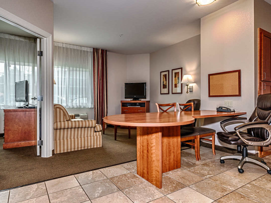 Candlewood Suites 奥克港主图