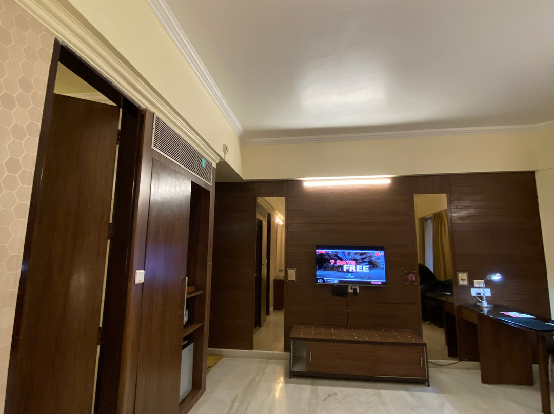 德拉敦纸牌酒店主图