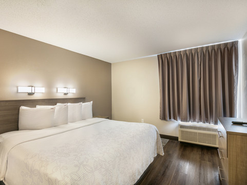 波士顿洛根红顶Plus酒店主图