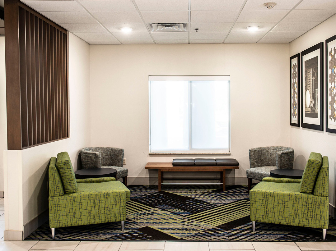 Holiday Inn Express & Suites Sedalia By IHG主图
