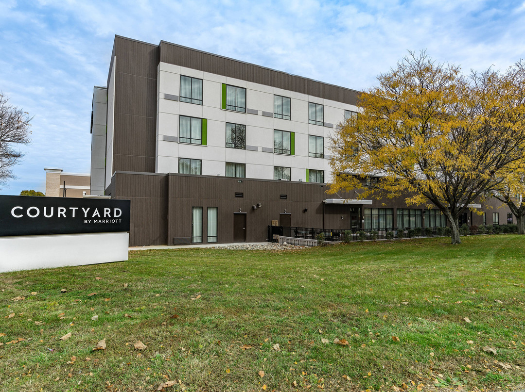 Courtyard West Springfield主图