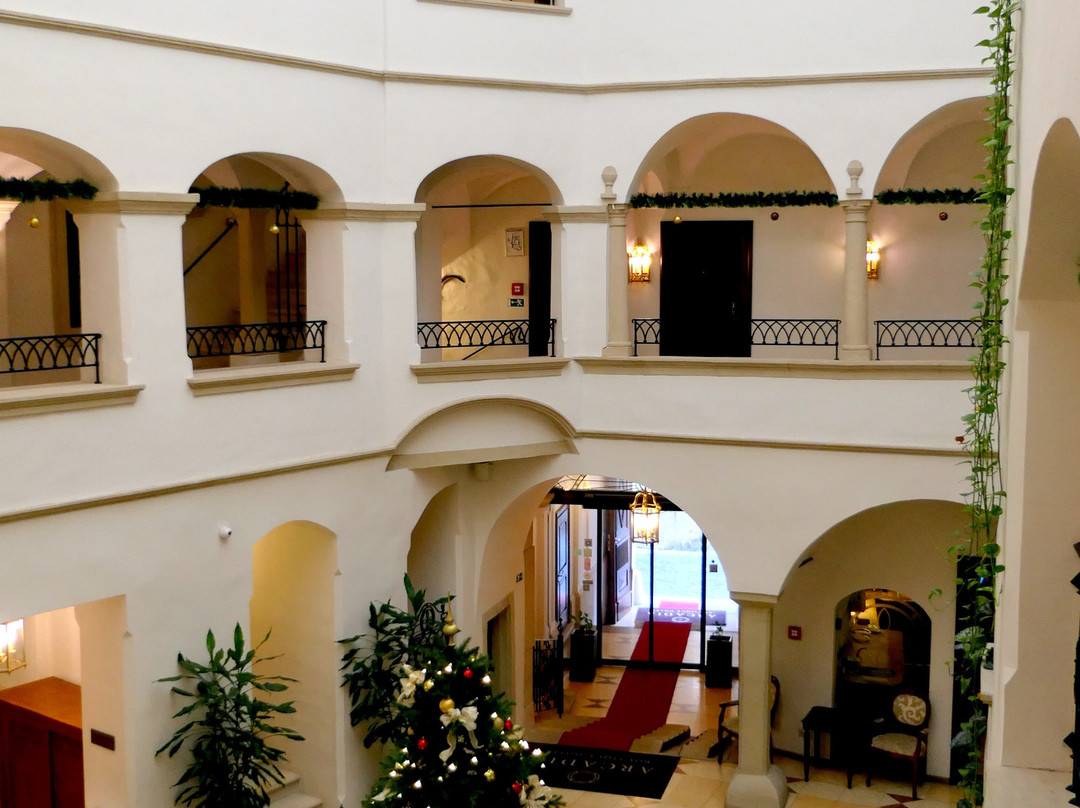 阿卡迪亚酒店主图