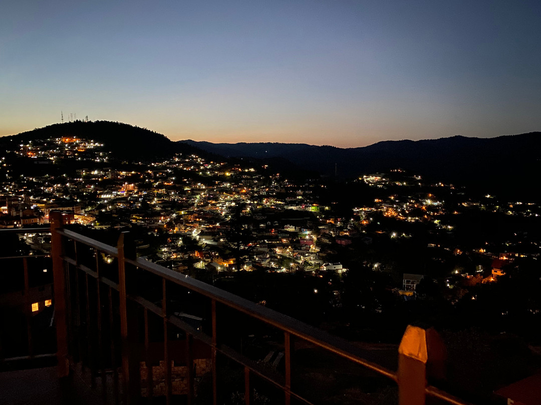 Hotel Santiurde主图