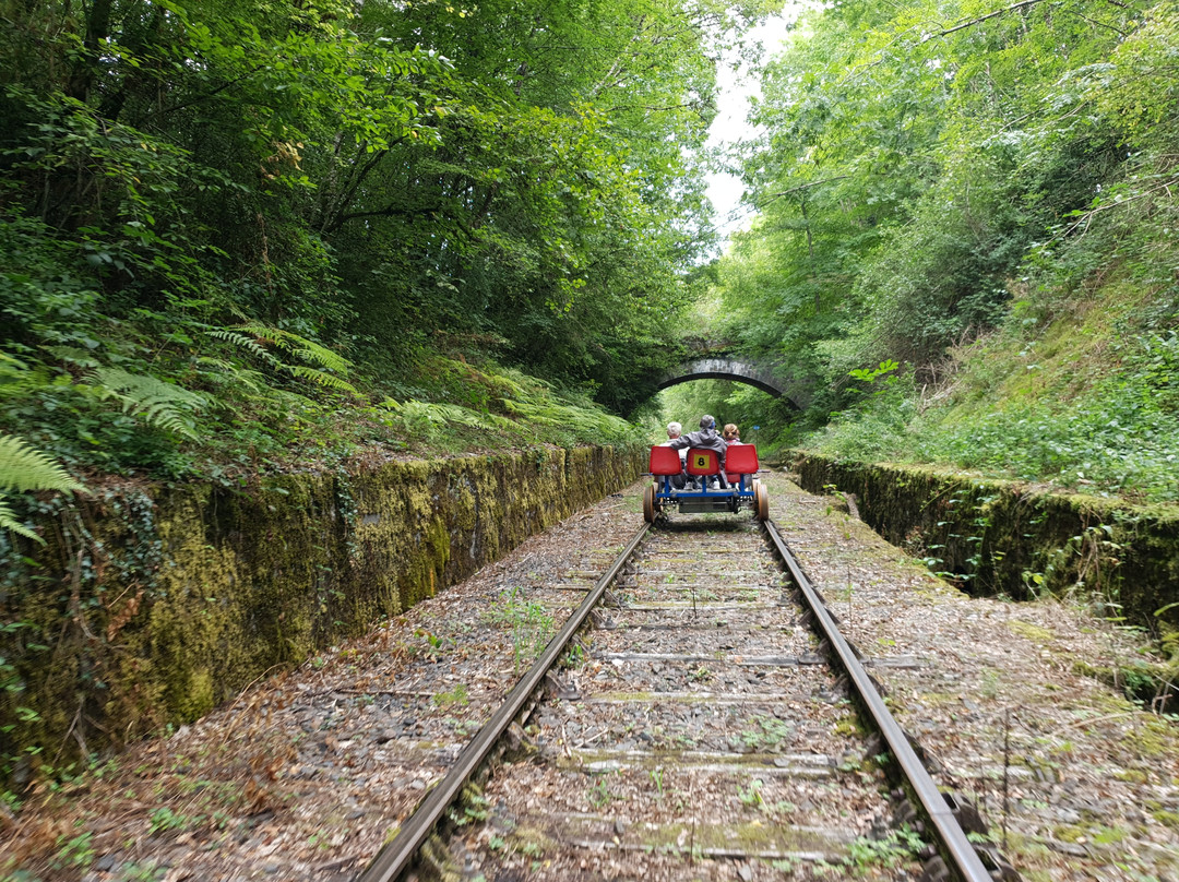 Pédalorail Electrique du Grand Pays de Salers-Ally必去景点