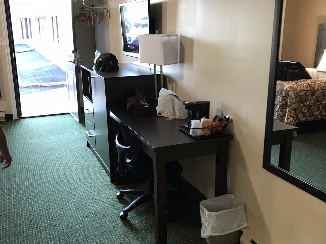 Colonial House Motor Inn主图