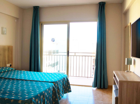 鸢尾花酒店主图