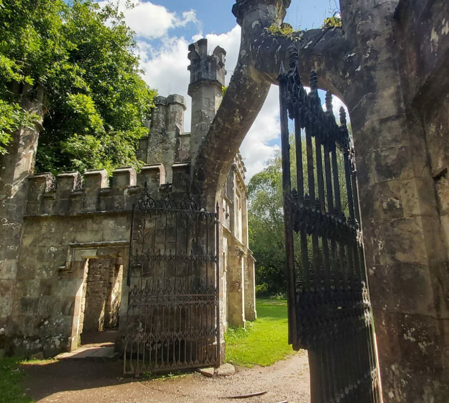 Ballysaggartmore Towers-Ballynoe Upper必去景点