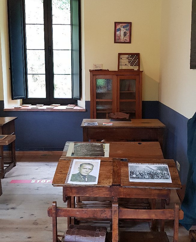 Museo de la Escuela Rural-Vinon必去景点