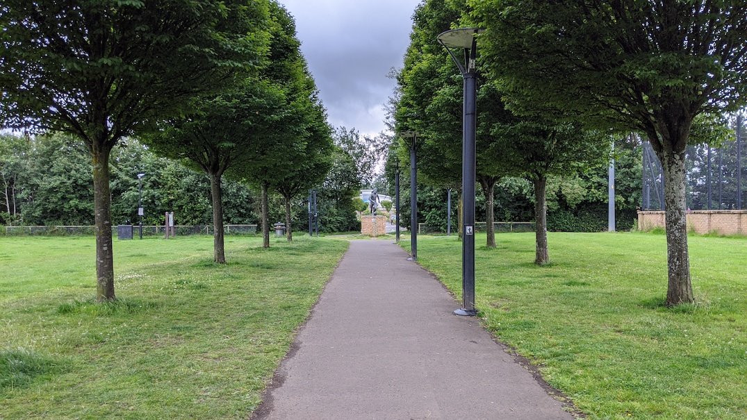 Davie Cooper Monument景点图片