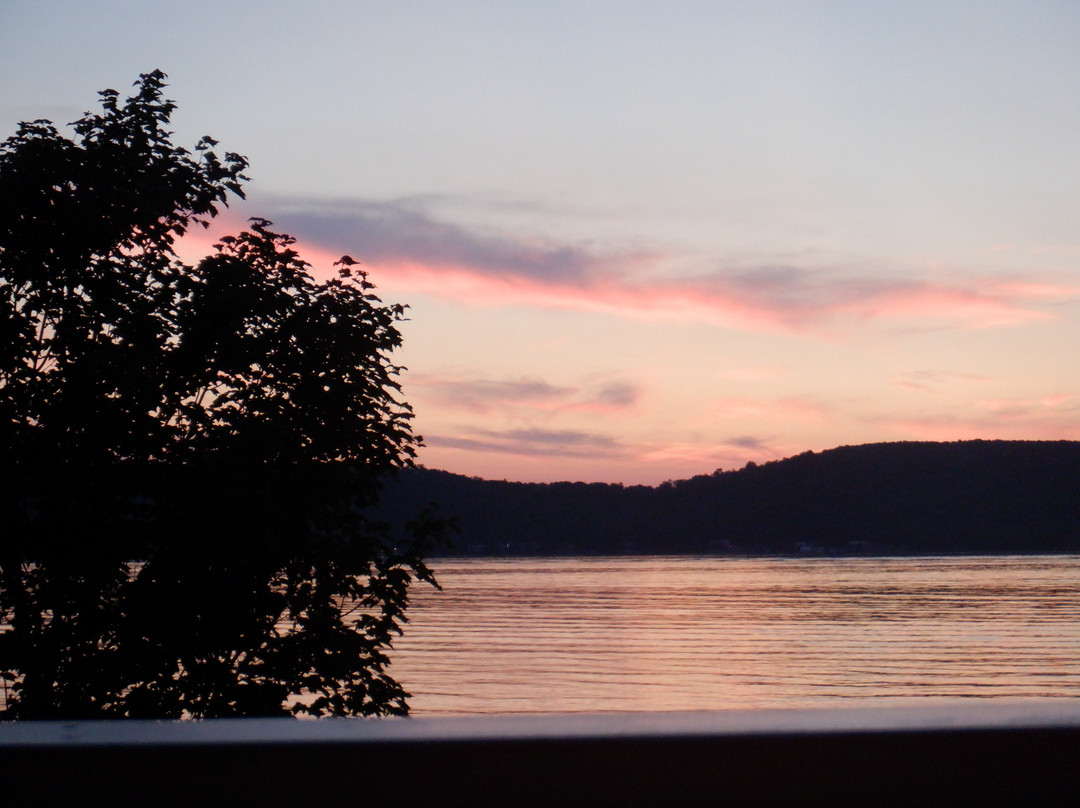 Beach Inn Motel On Munising Bay主图