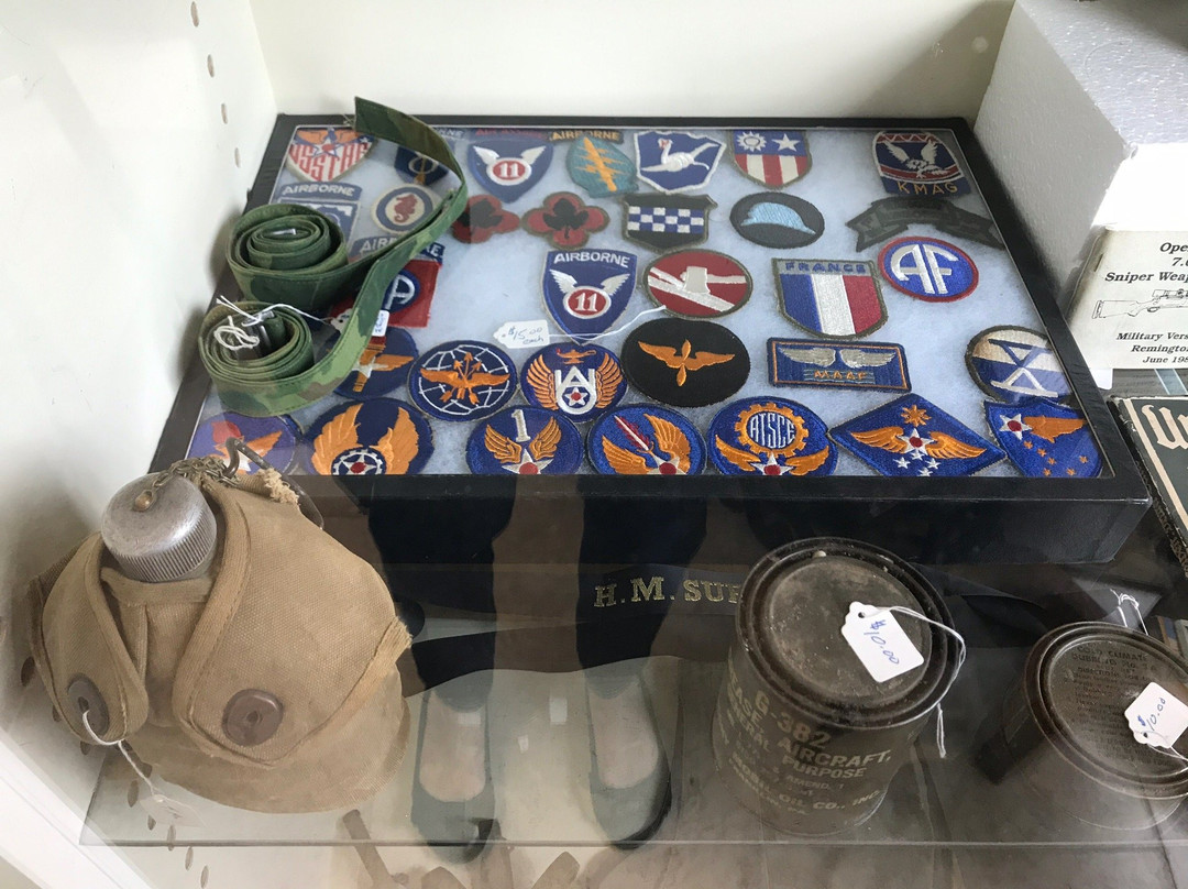 We Buy And Sell Antiques景点图片
