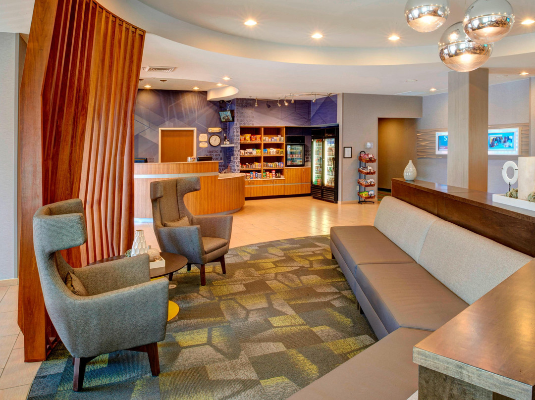 布伦特伍德圣路易斯春季山丘套房酒店主图