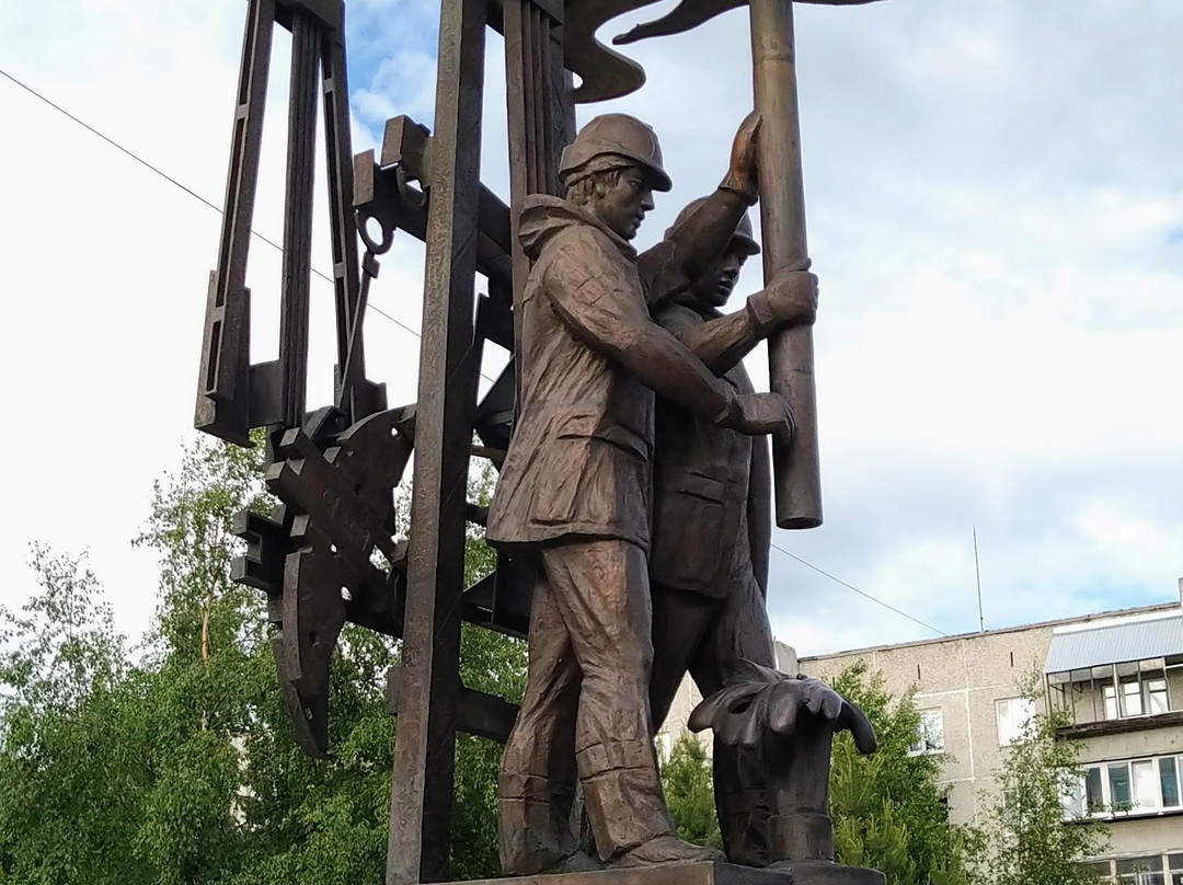 Monument to the Masters of Oil Crafts景点图片
