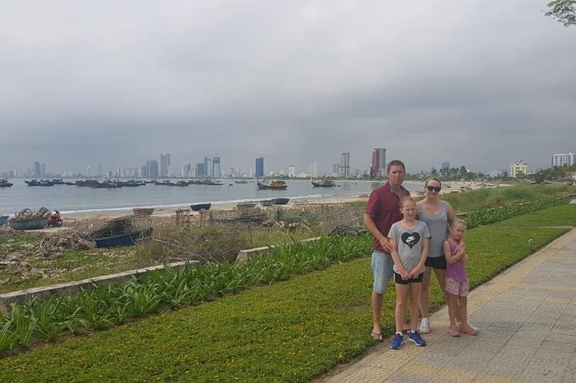 Golden Bridge Both Buddha Hands & Ba Na Hills Tour-Lien Chieu必去景点