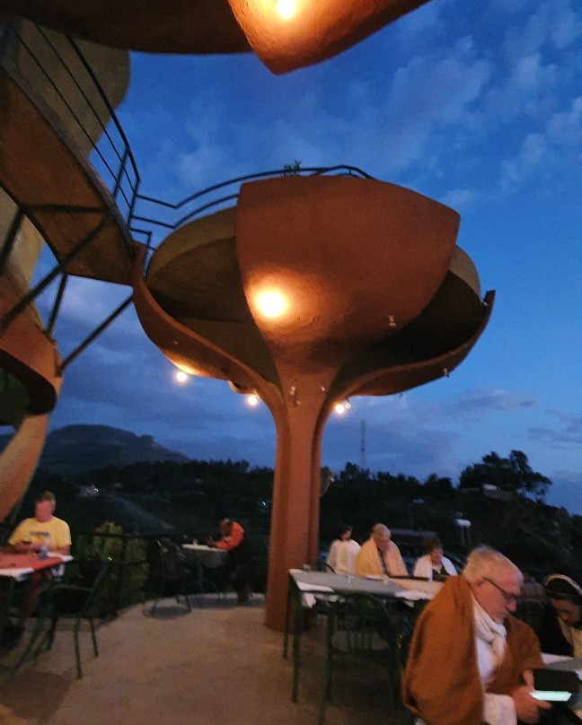 Holidays Hotel主图