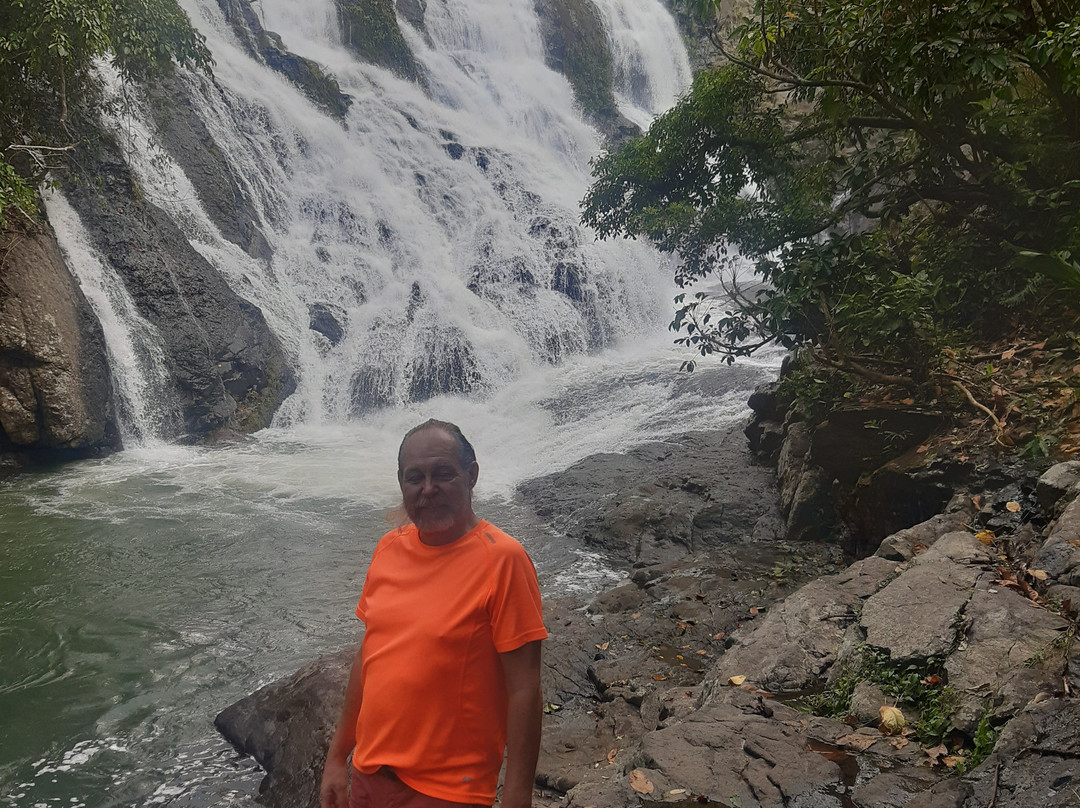 Tarangban Falls景点图片