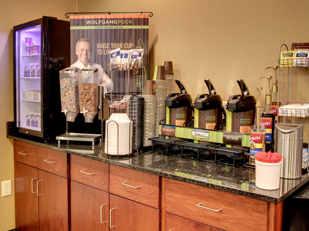 Cobblestone Hotel & Suites - Newton主图