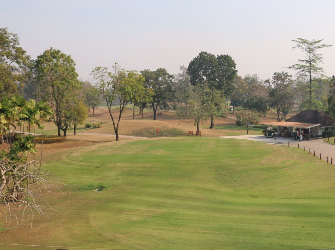 Dragon Hills Golf Course & Driving Range景点图片