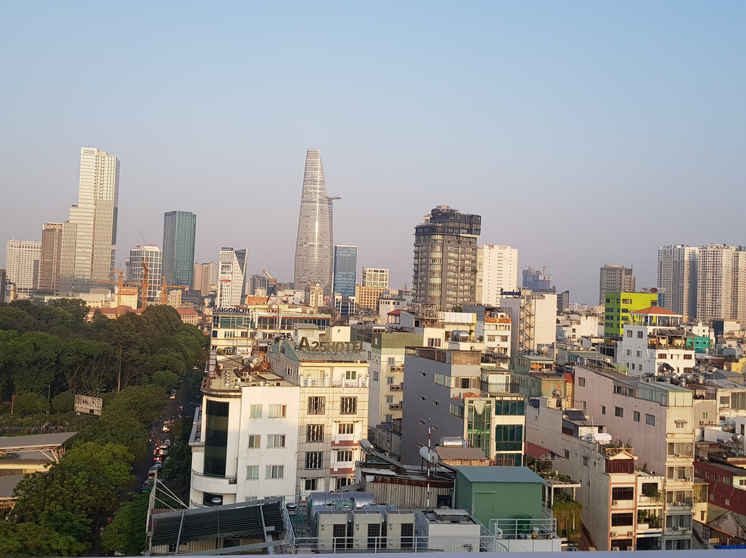 依丽罗斯饭店主图