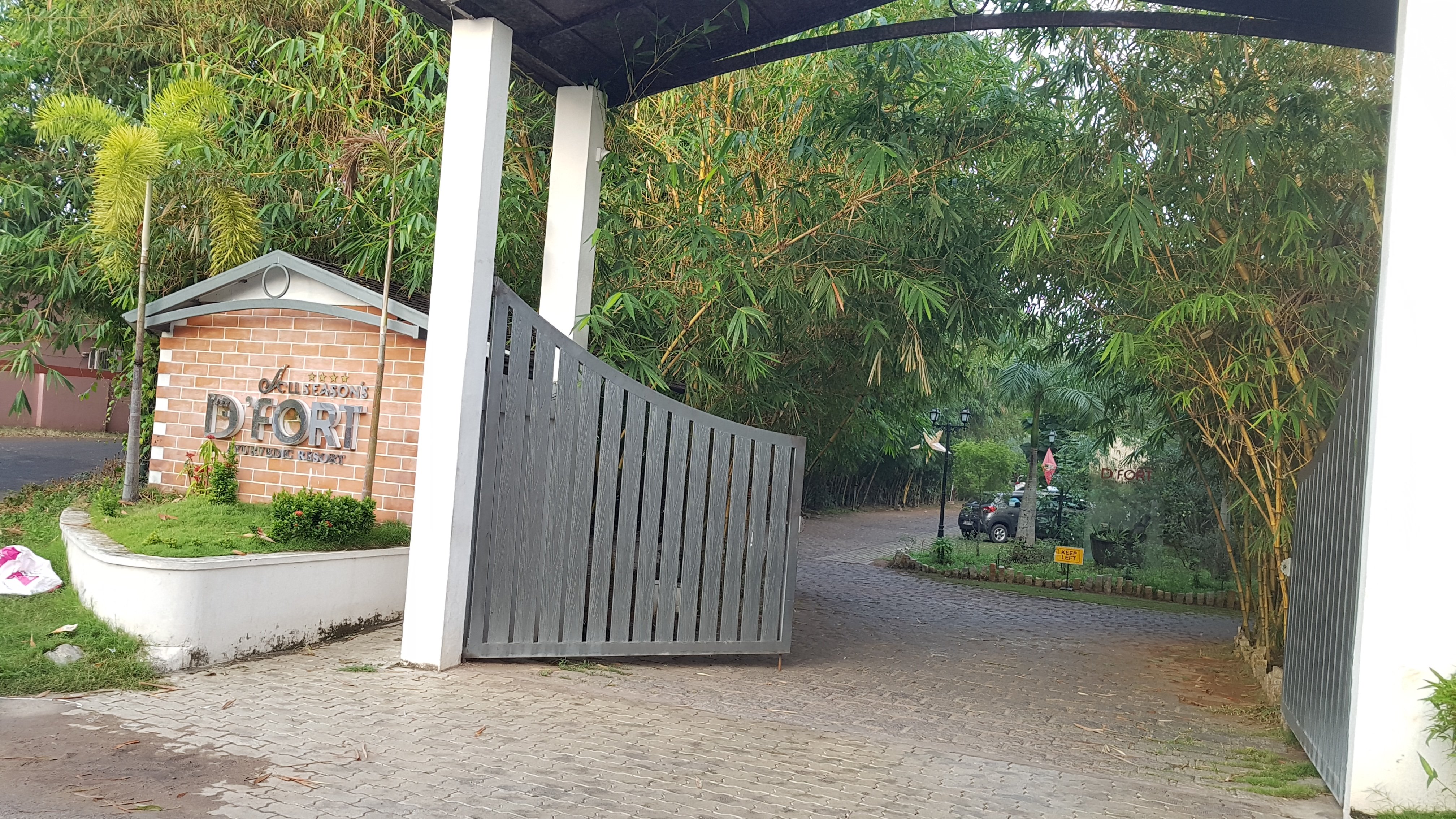 D Fort Hotel Kollam-浴室