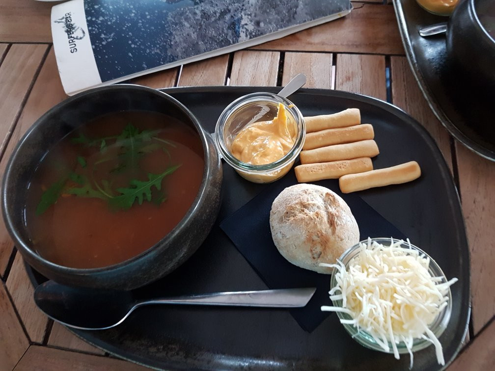 Twins Club-布雷德内必去景点