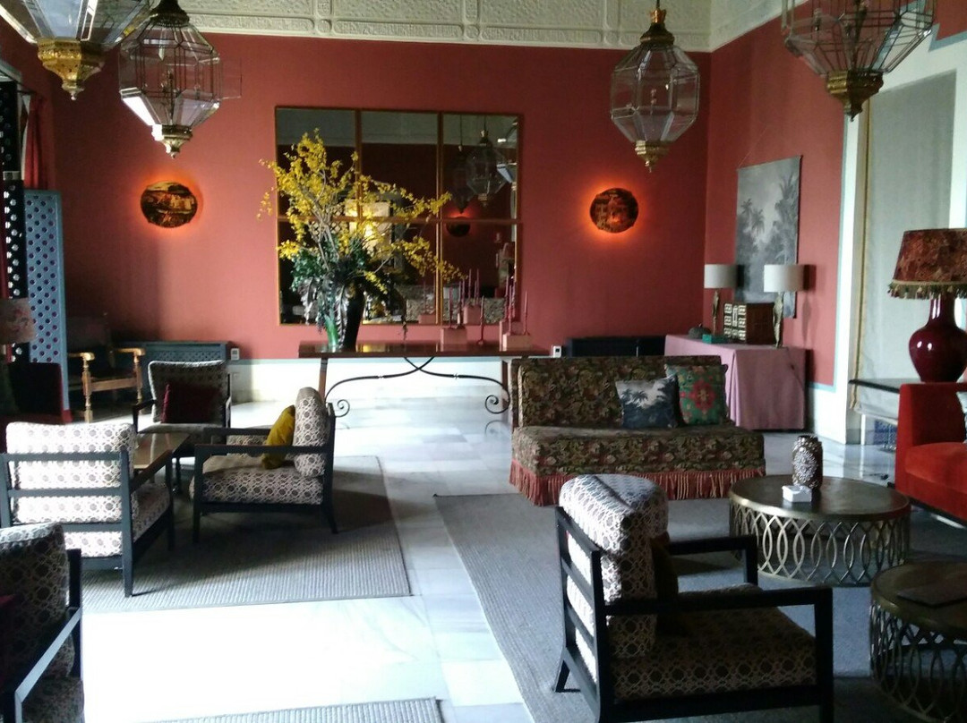 帕拉多卡莫纳酒店主图
