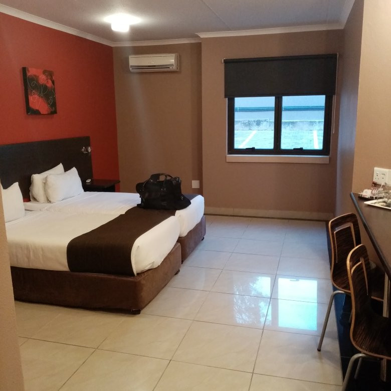 Sierra Square Hotel主图