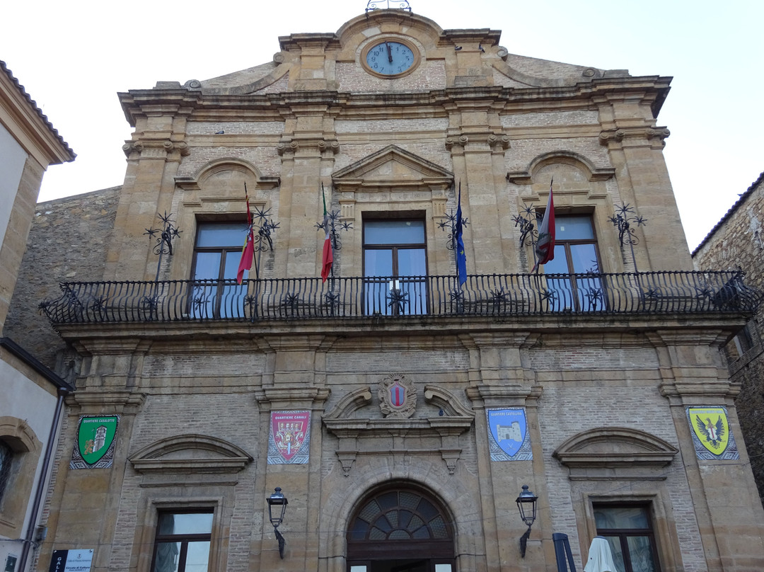 Palazzo di Citta-皮亚扎－阿尔梅里纳必去景点