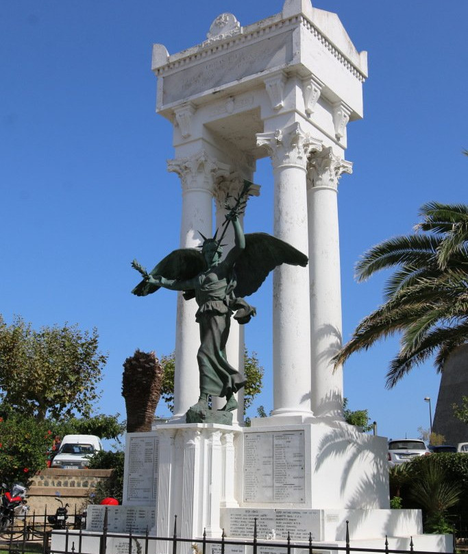 Monument aux Morts-卡尔维必去景点