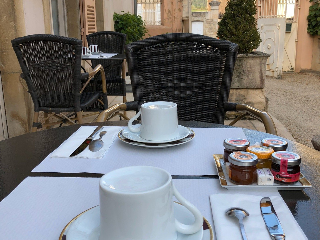 Hôtel les Charmes主图