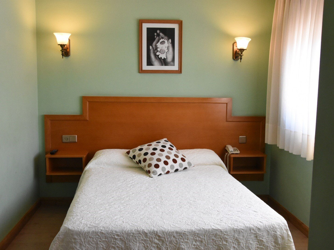 Hotel Carbayon主图