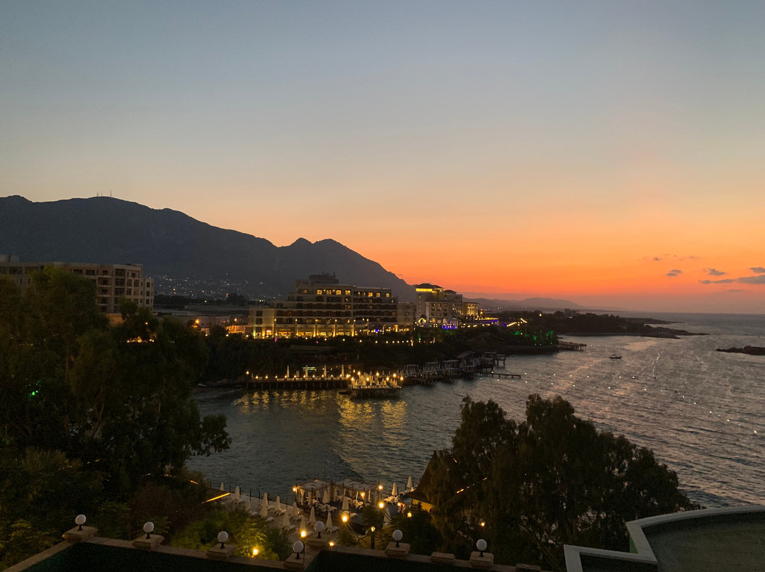 Merit Crystal Cove Hotel主图