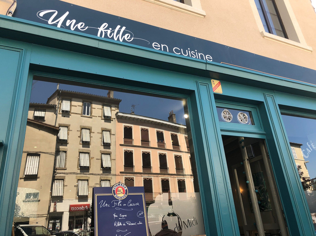 Sainte-Colombe餐馆和美食-Une Fille en Cuisine